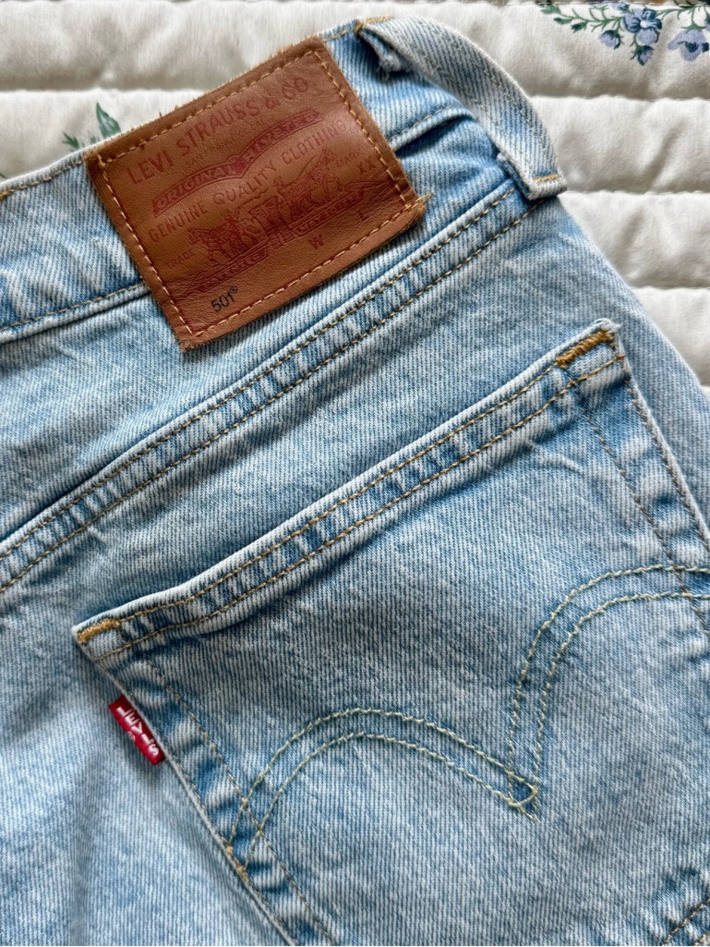 Levi’s 501 Original Cropped Jeans, Light Wash | Size 28 - Picture 6 of 8